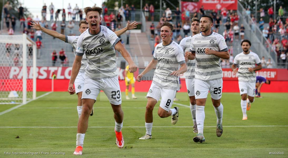 SPO, viertklassig, vierthöchste Spielklasse, Voetbal, Teamsport, Sport, Soccer, Saison 2024 2025, Profifußball, Männer, Mannschaftssport, Würzburg, Le Football, Herren, Germany, GER, Fußball, Futbol, Fussball, Fotball, Viertklassigkeit, Vierte Liga, Deutschland, DFB, DEU, AKON ARENA, Calcio, Regionalliga, Regionalliga Bayern, 2024/25, 2. Spieltag - Bild-ID: 1000563 SPO, viertklassig, vierthöchste Spielklasse, Voetbal, Teamsport, Sport, Soccer, Saison 2024 2025, Profifußball, Männer, Mannschaftssport, Würzburg, Le Football, Herren, Germany, GER, Fußball, Futbol, Fussball, Fotball, Viertklassigkeit, Vierte Liga, Deutschland, DFB, DEU, AKON ARENA, Calcio, Regionalliga, Regionalliga Bayern, 2024/25, 2. Spieltag - Bild-ID: 1000563