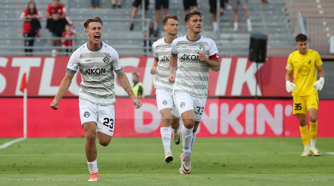 SPO, viertklassig, vierthöchste Spielklasse, Voetbal, Teamsport, Sport, Soccer, Saison 2024 2025, Profifußball, Männer, Mannschaftssport, Würzburg, Le Football, Herren, Germany, GER, Fußball, Futbol, Fussball, Fotball, Viertklassigkeit, Vierte Liga, Deutschland, DFB, DEU, AKON ARENA, Calcio, Regionalliga, Regionalliga Bayern, 2024/25, 2. Spieltag - Bild-ID: 1000620 SPO, viertklassig, vierthöchste Spielklasse, Voetbal, Teamsport, Sport, Soccer, Saison 2024 2025, Profifußball, Männer, Mannschaftssport, Würzburg, Le Football, Herren, Germany, GER, Fußball, Futbol, Fussball, Fotball, Viertklassigkeit, Vierte Liga, Deutschland, DFB, DEU, AKON ARENA, Calcio, Regionalliga, Regionalliga Bayern, 2024/25, 2. Spieltag - Bild-ID: 1000620