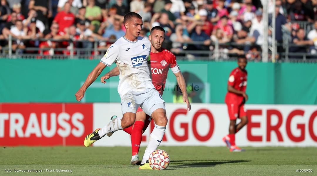 SPO, Voetbal, Turnier, Teamsport, Sport, Soccer, Würzburg, Saison 2024 2025, Profifußball, Pokalwettbewerb, Pokal, Männer, Mannschaftssport, Le Football, Herren, Germany, GER, Fußball, Futbol, Fussball, Fotball, Deutschland, Deutscher Fußball-Bund, DFB-Pokal, DFB, DEU, Calcio, Regionalliga Bayern gegen Bundesligist, AKON ARENA, 2024/25, 1. Runde, 1. Hauptrunde - Bild-ID: 1000938 SPO, Voetbal, Turnier, Teamsport, Sport, Soccer, Würzburg, Saison 2024 2025, Profifußball, Pokalwettbewerb, Pokal, Männer, Mannschaftssport, Le Football, Herren, Germany, GER, Fußball, Futbol, Fussball, Fotball, Deutschland, Deutscher Fußball-Bund, DFB-Pokal, DFB, DEU, Calcio, Regionalliga Bayern gegen Bundesligist, AKON ARENA, 2024/25, 1. Runde, 1. Hauptrunde - Bild-ID: 1000938