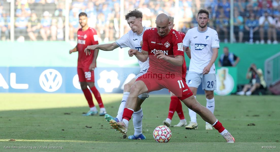 SPO, Voetbal, Turnier, Teamsport, Sport, Soccer, Würzburg, Saison 2024 2025, Profifußball, Pokalwettbewerb, Pokal, Männer, Mannschaftssport, Le Football, Herren, Germany, GER, Fußball, Futbol, Fussball, Fotball, Deutschland, Deutscher Fußball-Bund, DFB-Pokal, DFB, DEU, Calcio, Regionalliga Bayern gegen Bundesligist, AKON ARENA, 2024/25, 1. Runde, 1. Hauptrunde - Bild-ID: 1000939 SPO, Voetbal, Turnier, Teamsport, Sport, Soccer, Würzburg, Saison 2024 2025, Profifußball, Pokalwettbewerb, Pokal, Männer, Mannschaftssport, Le Football, Herren, Germany, GER, Fußball, Futbol, Fussball, Fotball, Deutschland, Deutscher Fußball-Bund, DFB-Pokal, DFB, DEU, Calcio, Regionalliga Bayern gegen Bundesligist, AKON ARENA, 2024/25, 1. Runde, 1. Hauptrunde - Bild-ID: 1000939