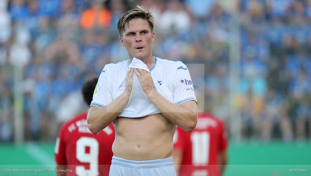 SPO, Voetbal, Turnier, Teamsport, Sport, Soccer, Würzburg, Saison 2024 2025, Profifußball, Pokalwettbewerb, Pokal, Männer, Mannschaftssport, Le Football, Herren, Germany, GER, Fußball, Futbol, Fussball, Fotball, Deutschland, Deutscher Fußball-Bund, DFB-Pokal, DFB, DEU, Calcio, Regionalliga Bayern gegen Bundesligist, AKON ARENA, 2024/25, 1. Runde, 1. Hauptrunde - Bild-ID: 1000946 SPO, Voetbal, Turnier, Teamsport, Sport, Soccer, Würzburg, Saison 2024 2025, Profifußball, Pokalwettbewerb, Pokal, Männer, Mannschaftssport, Le Football, Herren, Germany, GER, Fußball, Futbol, Fussball, Fotball, Deutschland, Deutscher Fußball-Bund, DFB-Pokal, DFB, DEU, Calcio, Regionalliga Bayern gegen Bundesligist, AKON ARENA, 2024/25, 1. Runde, 1. Hauptrunde - Bild-ID: 1000946