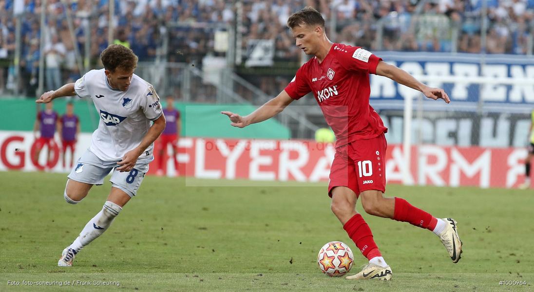 SPO, Voetbal, Turnier, Teamsport, Sport, Soccer, Würzburg, Saison 2024 2025, Profifußball, Pokalwettbewerb, Pokal, Männer, Mannschaftssport, Le Football, Herren, Germany, GER, Fußball, Futbol, Fussball, Fotball, Deutschland, Deutscher Fußball-Bund, DFB-Pokal, DFB, DEU, Calcio, Regionalliga Bayern gegen Bundesligist, AKON ARENA, 2024/25, 1. Runde, 1. Hauptrunde - Bild-ID: 1000964 SPO, Voetbal, Turnier, Teamsport, Sport, Soccer, Würzburg, Saison 2024 2025, Profifußball, Pokalwettbewerb, Pokal, Männer, Mannschaftssport, Le Football, Herren, Germany, GER, Fußball, Futbol, Fussball, Fotball, Deutschland, Deutscher Fußball-Bund, DFB-Pokal, DFB, DEU, Calcio, Regionalliga Bayern gegen Bundesligist, AKON ARENA, 2024/25, 1. Runde, 1. Hauptrunde - Bild-ID: 1000964