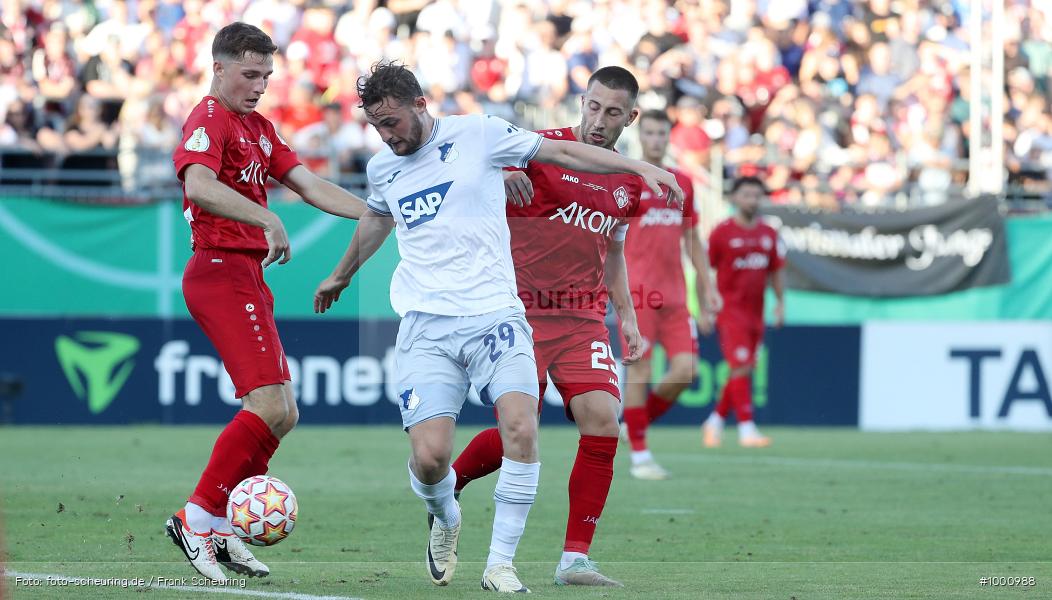 SPO, Voetbal, Turnier, Teamsport, Sport, Soccer, Würzburg, Saison 2024 2025, Profifußball, Pokalwettbewerb, Pokal, Männer, Mannschaftssport, Le Football, Herren, Germany, GER, Fußball, Futbol, Fussball, Fotball, Deutschland, Deutscher Fußball-Bund, DFB-Pokal, DFB, DEU, Calcio, Regionalliga Bayern gegen Bundesligist, AKON ARENA, 2024/25, 1. Runde, 1. Hauptrunde - Bild-ID: 1000988 SPO, Voetbal, Turnier, Teamsport, Sport, Soccer, Würzburg, Saison 2024 2025, Profifußball, Pokalwettbewerb, Pokal, Männer, Mannschaftssport, Le Football, Herren, Germany, GER, Fußball, Futbol, Fussball, Fotball, Deutschland, Deutscher Fußball-Bund, DFB-Pokal, DFB, DEU, Calcio, Regionalliga Bayern gegen Bundesligist, AKON ARENA, 2024/25, 1. Runde, 1. Hauptrunde - Bild-ID: 1000988