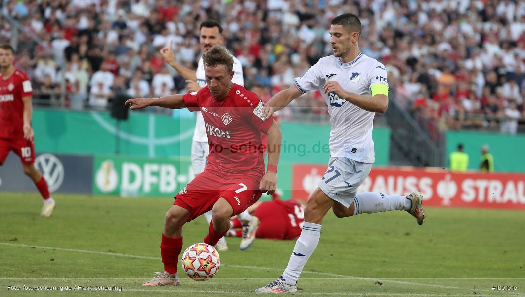 SPO, Voetbal, Turnier, Teamsport, Sport, Soccer, Würzburg, Saison 2024 2025, Profifußball, Pokalwettbewerb, Pokal, Männer, Mannschaftssport, Le Football, Herren, Germany, GER, Fußball, Futbol, Fussball, Fotball, Deutschland, Deutscher Fußball-Bund, DFB-Pokal, DFB, DEU, Calcio, Regionalliga Bayern gegen Bundesligist, AKON ARENA, 2024/25, 1. Runde, 1. Hauptrunde - Bild-ID: 1001016 SPO, Voetbal, Turnier, Teamsport, Sport, Soccer, Würzburg, Saison 2024 2025, Profifußball, Pokalwettbewerb, Pokal, Männer, Mannschaftssport, Le Football, Herren, Germany, GER, Fußball, Futbol, Fussball, Fotball, Deutschland, Deutscher Fußball-Bund, DFB-Pokal, DFB, DEU, Calcio, Regionalliga Bayern gegen Bundesligist, AKON ARENA, 2024/25, 1. Runde, 1. Hauptrunde - Bild-ID: 1001016