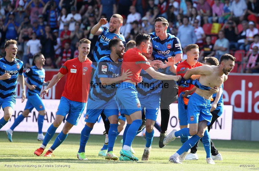 Zweite Liga, Zweite Bundesliga, Voetbal, Teamsport, Sport, Soccer, Regensburg, Saison 2022 2023, Profifußball, Männer, Mannschaftssport, Le Football, Herren, Germany, GER, Fußball, Futbol, Fussball, Fotball, Deutschland, DFL, DEU, Calcio, Jahnstadion, 2022/23, 2. Liga, 2. Fußball-Bundesliga, 2. FBL, 2. Bundesliga, 34. Spieltag, 1.FC, 1 FC Heidenheim 1846, SSV Jahn Regensburg - Bild-ID: 1001490 Zweite Liga, Zweite Bundesliga, Voetbal, Teamsport, Sport, Soccer, Regensburg, Saison 2022 2023, Profifußball, Männer, Mannschaftssport, Le Football, Herren, Germany, GER, Fußball, Futbol, Fussball, Fotball, Deutschland, DFL, DEU, Calcio, Jahnstadion, 2022/23, 2. Liga, 2. Fußball-Bundesliga, 2. FBL, 2. Bundesliga, 34. Spieltag, 1.FC, 1 FC Heidenheim 1846, SSV Jahn Regensburg - Bild-ID: 1001490