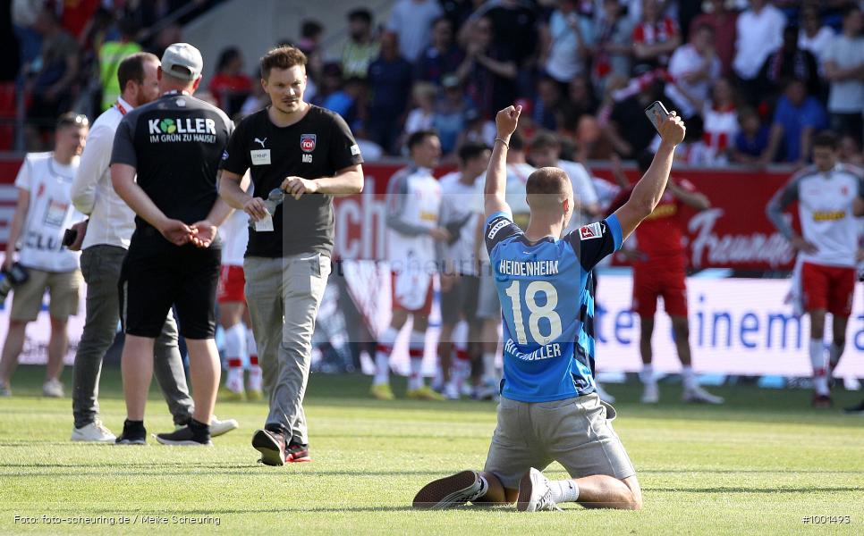 Zweite Liga, Zweite Bundesliga, Voetbal, Teamsport, Sport, Soccer, Regensburg, Saison 2022 2023, Profifußball, Männer, Mannschaftssport, Le Football, Herren, Germany, GER, Fußball, Futbol, Fussball, Fotball, Deutschland, DFL, DEU, Calcio, Jahnstadion, 2022/23, 2. Liga, 2. Fußball-Bundesliga, 2. FBL, 2. Bundesliga, 34. Spieltag, 1.FC, 1 FC Heidenheim 1846, SSV Jahn Regensburg - Bild-ID: 1001493 Zweite Liga, Zweite Bundesliga, Voetbal, Teamsport, Sport, Soccer, Regensburg, Saison 2022 2023, Profifußball, Männer, Mannschaftssport, Le Football, Herren, Germany, GER, Fußball, Futbol, Fussball, Fotball, Deutschland, DFL, DEU, Calcio, Jahnstadion, 2022/23, 2. Liga, 2. Fußball-Bundesliga, 2. FBL, 2. Bundesliga, 34. Spieltag, 1.FC, 1 FC Heidenheim 1846, SSV Jahn Regensburg - Bild-ID: 1001493
