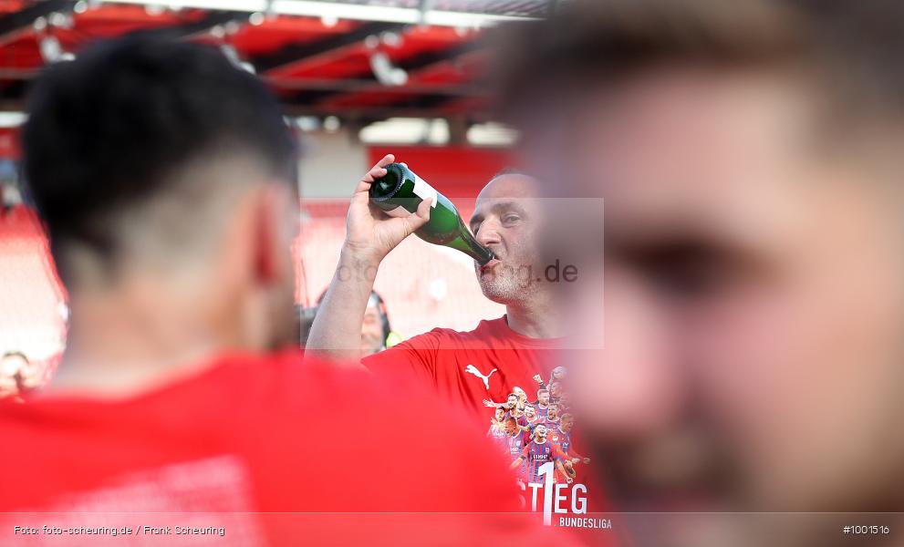 Zweite Liga, Zweite Bundesliga, Voetbal, Teamsport, Sport, Soccer, Regensburg, Saison 2022 2023, Profifußball, Männer, Mannschaftssport, Le Football, Herren, Germany, GER, Fußball, Futbol, Fussball, Fotball, Deutschland, DFL, DEU, Calcio, Jahnstadion, 2022/23, 2. Liga, 2. Fußball-Bundesliga, 2. FBL, 2. Bundesliga, 34. Spieltag, 1.FC, 1 FC Heidenheim 1846, SSV Jahn Regensburg - Bild-ID: 1001516 Zweite Liga, Zweite Bundesliga, Voetbal, Teamsport, Sport, Soccer, Regensburg, Saison 2022 2023, Profifußball, Männer, Mannschaftssport, Le Football, Herren, Germany, GER, Fußball, Futbol, Fussball, Fotball, Deutschland, DFL, DEU, Calcio, Jahnstadion, 2022/23, 2. Liga, 2. Fußball-Bundesliga, 2. FBL, 2. Bundesliga, 34. Spieltag, 1.FC, 1 FC Heidenheim 1846, SSV Jahn Regensburg - Bild-ID: 1001516