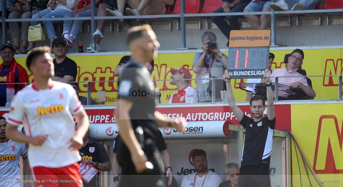 Zweite Liga, Zweite Bundesliga, Voetbal, Teamsport, Sport, Soccer, Regensburg, Saison 2022 2023, Profifußball, Männer, Mannschaftssport, Le Football, Herren, Germany, GER, Fußball, Futbol, Fussball, Fotball, Deutschland, DFL, DEU, Calcio, Jahnstadion, 2022/23, 2. Liga, 2. Fußball-Bundesliga, 2. FBL, 2. Bundesliga, 34. Spieltag, 1.FC, 1 FC Heidenheim 1846, SSV Jahn Regensburg - Bild-ID: 1001525 Zweite Liga, Zweite Bundesliga, Voetbal, Teamsport, Sport, Soccer, Regensburg, Saison 2022 2023, Profifußball, Männer, Mannschaftssport, Le Football, Herren, Germany, GER, Fußball, Futbol, Fussball, Fotball, Deutschland, DFL, DEU, Calcio, Jahnstadion, 2022/23, 2. Liga, 2. Fußball-Bundesliga, 2. FBL, 2. Bundesliga, 34. Spieltag, 1.FC, 1 FC Heidenheim 1846, SSV Jahn Regensburg - Bild-ID: 1001525