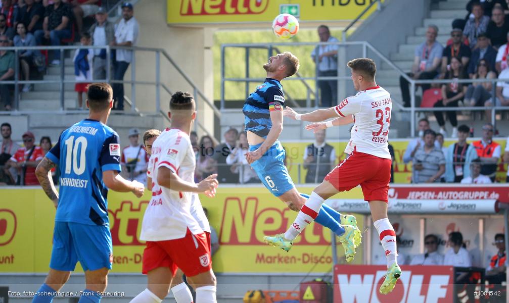 Zweite Liga, Zweite Bundesliga, Voetbal, Teamsport, Sport, Soccer, Regensburg, Saison 2022 2023, Profifußball, Männer, Mannschaftssport, Le Football, Herren, Germany, GER, Fußball, Futbol, Fussball, Fotball, Deutschland, DFL, DEU, Calcio, Jahnstadion, 2022/23, 2. Liga, 2. Fußball-Bundesliga, 2. FBL, 2. Bundesliga, 34. Spieltag, 1.FC, 1 FC Heidenheim 1846, SSV Jahn Regensburg - Bild-ID: 1001542 Zweite Liga, Zweite Bundesliga, Voetbal, Teamsport, Sport, Soccer, Regensburg, Saison 2022 2023, Profifußball, Männer, Mannschaftssport, Le Football, Herren, Germany, GER, Fußball, Futbol, Fussball, Fotball, Deutschland, DFL, DEU, Calcio, Jahnstadion, 2022/23, 2. Liga, 2. Fußball-Bundesliga, 2. FBL, 2. Bundesliga, 34. Spieltag, 1.FC, 1 FC Heidenheim 1846, SSV Jahn Regensburg - Bild-ID: 1001542
