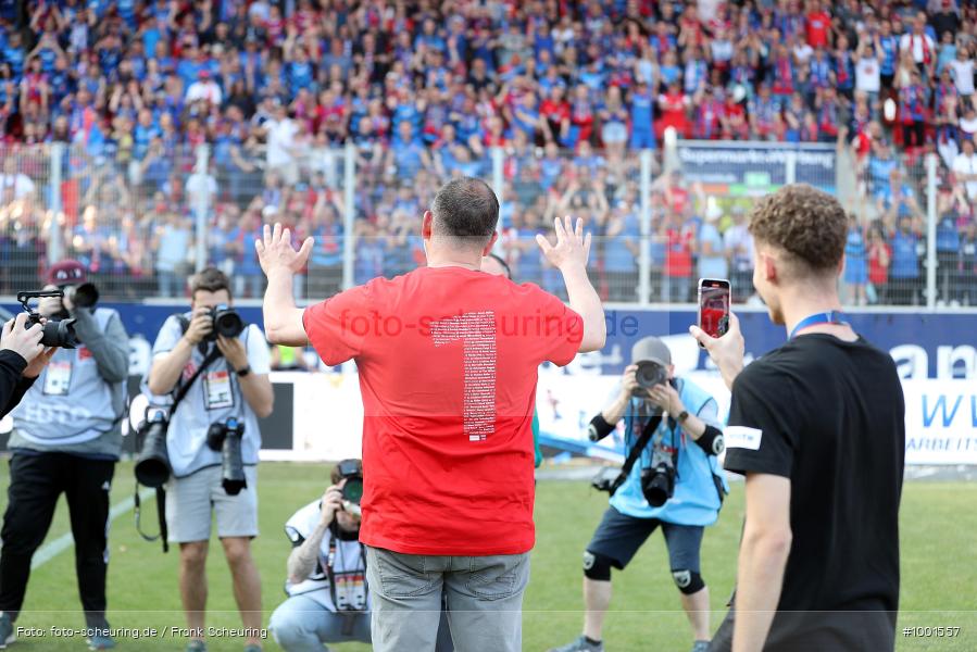Zweite Liga, Zweite Bundesliga, Voetbal, Teamsport, Sport, Soccer, Regensburg, Saison 2022 2023, Profifußball, Männer, Mannschaftssport, Le Football, Herren, Germany, GER, Fußball, Futbol, Fussball, Fotball, Deutschland, DFL, DEU, Calcio, Jahnstadion, 2022/23, 2. Liga, 2. Fußball-Bundesliga, 2. FBL, 2. Bundesliga, 34. Spieltag, 1.FC, 1 FC Heidenheim 1846, SSV Jahn Regensburg - Bild-ID: 1001557 Zweite Liga, Zweite Bundesliga, Voetbal, Teamsport, Sport, Soccer, Regensburg, Saison 2022 2023, Profifußball, Männer, Mannschaftssport, Le Football, Herren, Germany, GER, Fußball, Futbol, Fussball, Fotball, Deutschland, DFL, DEU, Calcio, Jahnstadion, 2022/23, 2. Liga, 2. Fußball-Bundesliga, 2. FBL, 2. Bundesliga, 34. Spieltag, 1.FC, 1 FC Heidenheim 1846, SSV Jahn Regensburg - Bild-ID: 1001557