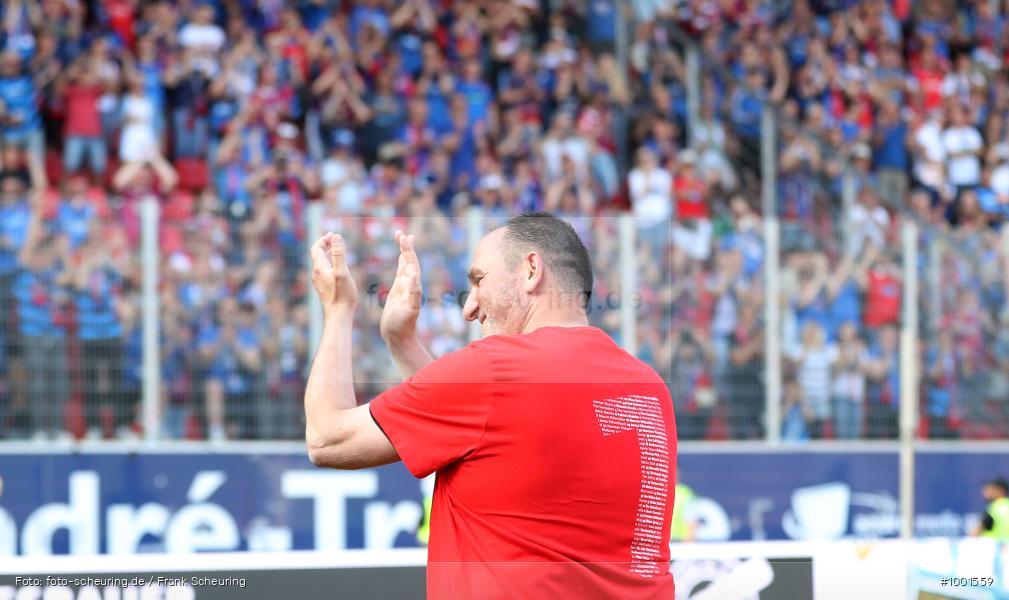 Zweite Liga, Zweite Bundesliga, Voetbal, Teamsport, Sport, Soccer, Regensburg, Saison 2022 2023, Profifußball, Männer, Mannschaftssport, Le Football, Herren, Germany, GER, Fußball, Futbol, Fussball, Fotball, Deutschland, DFL, DEU, Calcio, Jahnstadion, 2022/23, 2. Liga, 2. Fußball-Bundesliga, 2. FBL, 2. Bundesliga, 34. Spieltag, 1.FC, 1 FC Heidenheim 1846, SSV Jahn Regensburg - Bild-ID: 1001559 Zweite Liga, Zweite Bundesliga, Voetbal, Teamsport, Sport, Soccer, Regensburg, Saison 2022 2023, Profifußball, Männer, Mannschaftssport, Le Football, Herren, Germany, GER, Fußball, Futbol, Fussball, Fotball, Deutschland, DFL, DEU, Calcio, Jahnstadion, 2022/23, 2. Liga, 2. Fußball-Bundesliga, 2. FBL, 2. Bundesliga, 34. Spieltag, 1.FC, 1 FC Heidenheim 1846, SSV Jahn Regensburg - Bild-ID: 1001559