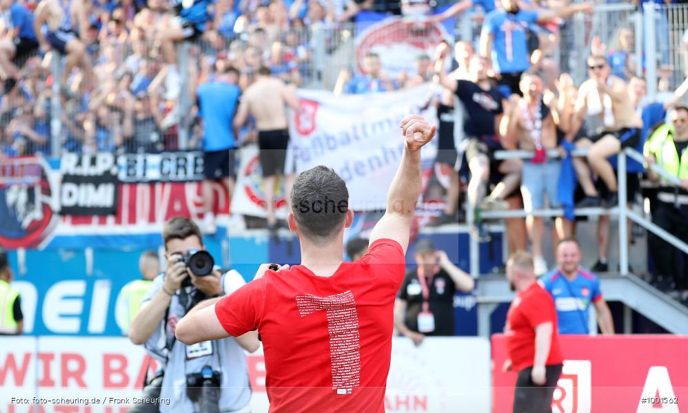 Zweite Liga, Zweite Bundesliga, Voetbal, Teamsport, Sport, Soccer, Regensburg, Saison 2022 2023, Profifußball, Männer, Mannschaftssport, Le Football, Herren, Germany, GER, Fußball, Futbol, Fussball, Fotball, Deutschland, DFL, DEU, Calcio, Jahnstadion, 2022/23, 2. Liga, 2. Fußball-Bundesliga, 2. FBL, 2. Bundesliga, 34. Spieltag, 1.FC, 1 FC Heidenheim 1846, SSV Jahn Regensburg - Bild-ID: 1001562 Zweite Liga, Zweite Bundesliga, Voetbal, Teamsport, Sport, Soccer, Regensburg, Saison 2022 2023, Profifußball, Männer, Mannschaftssport, Le Football, Herren, Germany, GER, Fußball, Futbol, Fussball, Fotball, Deutschland, DFL, DEU, Calcio, Jahnstadion, 2022/23, 2. Liga, 2. Fußball-Bundesliga, 2. FBL, 2. Bundesliga, 34. Spieltag, 1.FC, 1 FC Heidenheim 1846, SSV Jahn Regensburg - Bild-ID: 1001562
