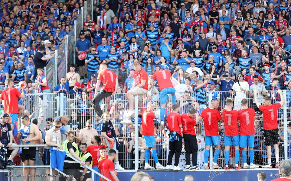 Zweite Liga, Zweite Bundesliga, Voetbal, Teamsport, Sport, Soccer, Regensburg, Saison 2022 2023, Profifußball, Männer, Mannschaftssport, Le Football, Herren, Germany, GER, Fußball, Futbol, Fussball, Fotball, Deutschland, DFL, DEU, Calcio, Jahnstadion, 2022/23, 2. Liga, 2. Fußball-Bundesliga, 2. FBL, 2. Bundesliga, 34. Spieltag, 1.FC, 1 FC Heidenheim 1846, SSV Jahn Regensburg - Bild-ID: 1001582 Zweite Liga, Zweite Bundesliga, Voetbal, Teamsport, Sport, Soccer, Regensburg, Saison 2022 2023, Profifußball, Männer, Mannschaftssport, Le Football, Herren, Germany, GER, Fußball, Futbol, Fussball, Fotball, Deutschland, DFL, DEU, Calcio, Jahnstadion, 2022/23, 2. Liga, 2. Fußball-Bundesliga, 2. FBL, 2. Bundesliga, 34. Spieltag, 1.FC, 1 FC Heidenheim 1846, SSV Jahn Regensburg - Bild-ID: 1001582