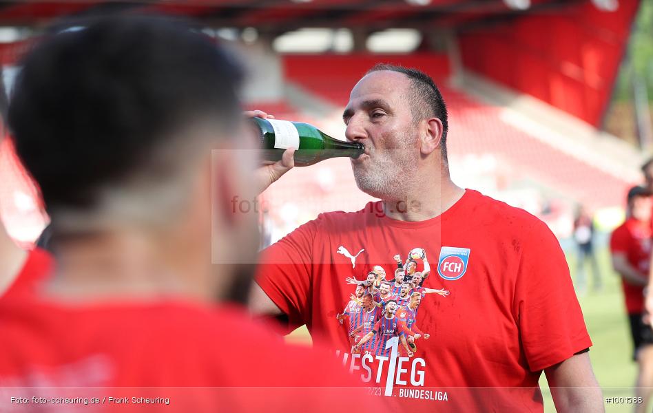 Zweite Liga, Zweite Bundesliga, Voetbal, Teamsport, Sport, Soccer, Regensburg, Saison 2022 2023, Profifußball, Männer, Mannschaftssport, Le Football, Herren, Germany, GER, Fußball, Futbol, Fussball, Fotball, Deutschland, DFL, DEU, Calcio, Jahnstadion, 2022/23, 2. Liga, 2. Fußball-Bundesliga, 2. FBL, 2. Bundesliga, 34. Spieltag, 1.FC, 1 FC Heidenheim 1846, SSV Jahn Regensburg - Bild-ID: 1001588 Zweite Liga, Zweite Bundesliga, Voetbal, Teamsport, Sport, Soccer, Regensburg, Saison 2022 2023, Profifußball, Männer, Mannschaftssport, Le Football, Herren, Germany, GER, Fußball, Futbol, Fussball, Fotball, Deutschland, DFL, DEU, Calcio, Jahnstadion, 2022/23, 2. Liga, 2. Fußball-Bundesliga, 2. FBL, 2. Bundesliga, 34. Spieltag, 1.FC, 1 FC Heidenheim 1846, SSV Jahn Regensburg - Bild-ID: 1001588