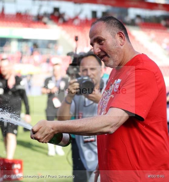 Zweite Liga, Zweite Bundesliga, Voetbal, Teamsport, Sport, Soccer, Regensburg, Saison 2022 2023, Profifußball, Männer, Mannschaftssport, Le Football, Herren, Germany, GER, Fußball, Futbol, Fussball, Fotball, Deutschland, DFL, DEU, Calcio, Jahnstadion, 2022/23, 2. Liga, 2. Fußball-Bundesliga, 2. FBL, 2. Bundesliga, 34. Spieltag, 1.FC, 1 FC Heidenheim 1846, SSV Jahn Regensburg - Bild-ID: 1001590 Zweite Liga, Zweite Bundesliga, Voetbal, Teamsport, Sport, Soccer, Regensburg, Saison 2022 2023, Profifußball, Männer, Mannschaftssport, Le Football, Herren, Germany, GER, Fußball, Futbol, Fussball, Fotball, Deutschland, DFL, DEU, Calcio, Jahnstadion, 2022/23, 2. Liga, 2. Fußball-Bundesliga, 2. FBL, 2. Bundesliga, 34. Spieltag, 1.FC, 1 FC Heidenheim 1846, SSV Jahn Regensburg - Bild-ID: 1001590
