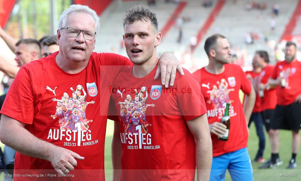 Zweite Liga, Zweite Bundesliga, Voetbal, Teamsport, Sport, Soccer, Regensburg, Saison 2022 2023, Profifußball, Männer, Mannschaftssport, Le Football, Herren, Germany, GER, Fußball, Futbol, Fussball, Fotball, Deutschland, DFL, DEU, Calcio, Jahnstadion, 2022/23, 2. Liga, 2. Fußball-Bundesliga, 2. FBL, 2. Bundesliga, 34. Spieltag, 1.FC, 1 FC Heidenheim 1846, SSV Jahn Regensburg - Bild-ID: 1001593 Zweite Liga, Zweite Bundesliga, Voetbal, Teamsport, Sport, Soccer, Regensburg, Saison 2022 2023, Profifußball, Männer, Mannschaftssport, Le Football, Herren, Germany, GER, Fußball, Futbol, Fussball, Fotball, Deutschland, DFL, DEU, Calcio, Jahnstadion, 2022/23, 2. Liga, 2. Fußball-Bundesliga, 2. FBL, 2. Bundesliga, 34. Spieltag, 1.FC, 1 FC Heidenheim 1846, SSV Jahn Regensburg - Bild-ID: 1001593
