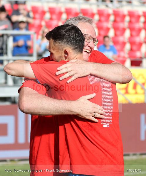 Zweite Liga, Zweite Bundesliga, Voetbal, Teamsport, Sport, Soccer, Regensburg, Saison 2022 2023, Profifußball, Männer, Mannschaftssport, Le Football, Herren, Germany, GER, Fußball, Futbol, Fussball, Fotball, Deutschland, DFL, DEU, Calcio, Jahnstadion, 2022/23, 2. Liga, 2. Fußball-Bundesliga, 2. FBL, 2. Bundesliga, 34. Spieltag, 1.FC, 1 FC Heidenheim 1846, SSV Jahn Regensburg - Bild-ID: 1001615 Zweite Liga, Zweite Bundesliga, Voetbal, Teamsport, Sport, Soccer, Regensburg, Saison 2022 2023, Profifußball, Männer, Mannschaftssport, Le Football, Herren, Germany, GER, Fußball, Futbol, Fussball, Fotball, Deutschland, DFL, DEU, Calcio, Jahnstadion, 2022/23, 2. Liga, 2. Fußball-Bundesliga, 2. FBL, 2. Bundesliga, 34. Spieltag, 1.FC, 1 FC Heidenheim 1846, SSV Jahn Regensburg - Bild-ID: 1001615