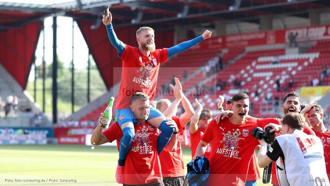 Zweite Liga, Zweite Bundesliga, Voetbal, Teamsport, Sport, Soccer, Regensburg, Saison 2022 2023, Profifußball, Männer, Mannschaftssport, Le Football, Herren, Germany, GER, Fußball, Futbol, Fussball, Fotball, Deutschland, DFL, DEU, Calcio, Jahnstadion, 2022/23, 2. Liga, 2. Fußball-Bundesliga, 2. FBL, 2. Bundesliga, 34. Spieltag, 1.FC, 1 FC Heidenheim 1846, SSV Jahn Regensburg - Bild-ID: 1001628 Zweite Liga, Zweite Bundesliga, Voetbal, Teamsport, Sport, Soccer, Regensburg, Saison 2022 2023, Profifußball, Männer, Mannschaftssport, Le Football, Herren, Germany, GER, Fußball, Futbol, Fussball, Fotball, Deutschland, DFL, DEU, Calcio, Jahnstadion, 2022/23, 2. Liga, 2. Fußball-Bundesliga, 2. FBL, 2. Bundesliga, 34. Spieltag, 1.FC, 1 FC Heidenheim 1846, SSV Jahn Regensburg - Bild-ID: 1001628