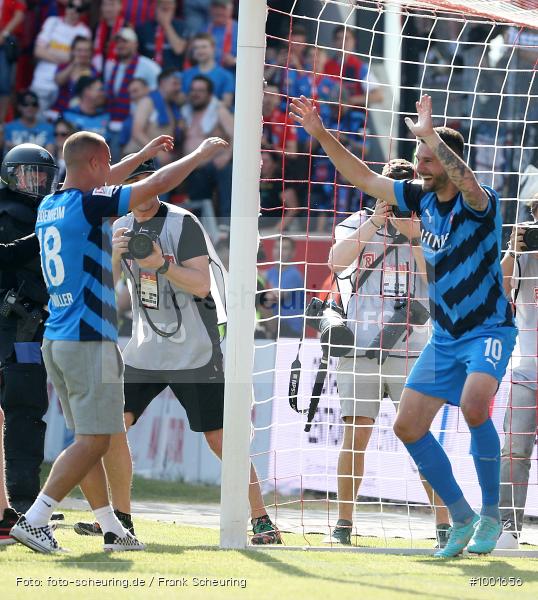 Zweite Liga, Zweite Bundesliga, Voetbal, Teamsport, Sport, Soccer, Regensburg, Saison 2022 2023, Profifußball, Männer, Mannschaftssport, Le Football, Herren, Germany, GER, Fußball, Futbol, Fussball, Fotball, Deutschland, DFL, DEU, Calcio, Jahnstadion, 2022/23, 2. Liga, 2. Fußball-Bundesliga, 2. FBL, 2. Bundesliga, 34. Spieltag, 1.FC, 1 FC Heidenheim 1846, SSV Jahn Regensburg - Bild-ID: 1001656 Zweite Liga, Zweite Bundesliga, Voetbal, Teamsport, Sport, Soccer, Regensburg, Saison 2022 2023, Profifußball, Männer, Mannschaftssport, Le Football, Herren, Germany, GER, Fußball, Futbol, Fussball, Fotball, Deutschland, DFL, DEU, Calcio, Jahnstadion, 2022/23, 2. Liga, 2. Fußball-Bundesliga, 2. FBL, 2. Bundesliga, 34. Spieltag, 1.FC, 1 FC Heidenheim 1846, SSV Jahn Regensburg - Bild-ID: 1001656