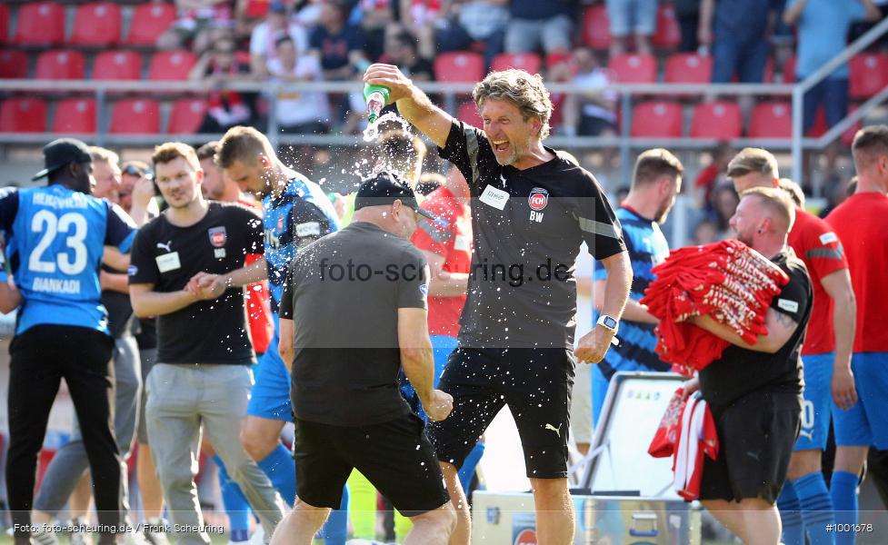 Zweite Liga, Zweite Bundesliga, Voetbal, Teamsport, Sport, Soccer, Regensburg, Saison 2022 2023, Profifußball, Männer, Mannschaftssport, Le Football, Herren, Germany, GER, Fußball, Futbol, Fussball, Fotball, Deutschland, DFL, DEU, Calcio, Jahnstadion, 2022/23, 2. Liga, 2. Fußball-Bundesliga, 2. FBL, 2. Bundesliga, 34. Spieltag, 1.FC, 1 FC Heidenheim 1846, SSV Jahn Regensburg - Bild-ID: 1001678 Zweite Liga, Zweite Bundesliga, Voetbal, Teamsport, Sport, Soccer, Regensburg, Saison 2022 2023, Profifußball, Männer, Mannschaftssport, Le Football, Herren, Germany, GER, Fußball, Futbol, Fussball, Fotball, Deutschland, DFL, DEU, Calcio, Jahnstadion, 2022/23, 2. Liga, 2. Fußball-Bundesliga, 2. FBL, 2. Bundesliga, 34. Spieltag, 1.FC, 1 FC Heidenheim 1846, SSV Jahn Regensburg - Bild-ID: 1001678