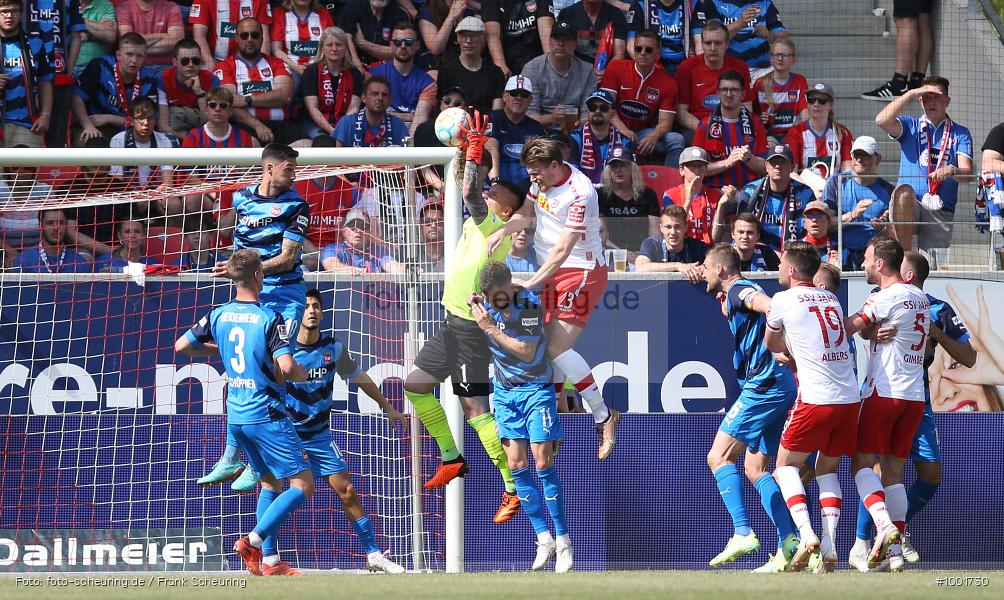 Zweite Liga, Zweite Bundesliga, Voetbal, Teamsport, Sport, Soccer, Regensburg, Saison 2022 2023, Profifußball, Männer, Mannschaftssport, Le Football, Herren, Germany, GER, Fußball, Futbol, Fussball, Fotball, Deutschland, DFL, DEU, Calcio, Jahnstadion, 2022/23, 2. Liga, 2. Fußball-Bundesliga, 2. FBL, 2. Bundesliga, 34. Spieltag, 1.FC, 1 FC Heidenheim 1846, SSV Jahn Regensburg - Bild-ID: 1001730 Zweite Liga, Zweite Bundesliga, Voetbal, Teamsport, Sport, Soccer, Regensburg, Saison 2022 2023, Profifußball, Männer, Mannschaftssport, Le Football, Herren, Germany, GER, Fußball, Futbol, Fussball, Fotball, Deutschland, DFL, DEU, Calcio, Jahnstadion, 2022/23, 2. Liga, 2. Fußball-Bundesliga, 2. FBL, 2. Bundesliga, 34. Spieltag, 1.FC, 1 FC Heidenheim 1846, SSV Jahn Regensburg - Bild-ID: 1001730