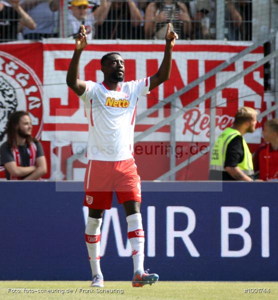 Zweite Liga, Zweite Bundesliga, Voetbal, Teamsport, Sport, Soccer, Regensburg, Saison 2022 2023, Profifußball, Männer, Mannschaftssport, Le Football, Herren, Germany, GER, Fußball, Futbol, Fussball, Fotball, Deutschland, DFL, DEU, Calcio, Jahnstadion, 2022/23, 2. Liga, 2. Fußball-Bundesliga, 2. FBL, 2. Bundesliga, 34. Spieltag, 1.FC, 1 FC Heidenheim 1846, SSV Jahn Regensburg - Bild-ID: 1001744 Zweite Liga, Zweite Bundesliga, Voetbal, Teamsport, Sport, Soccer, Regensburg, Saison 2022 2023, Profifußball, Männer, Mannschaftssport, Le Football, Herren, Germany, GER, Fußball, Futbol, Fussball, Fotball, Deutschland, DFL, DEU, Calcio, Jahnstadion, 2022/23, 2. Liga, 2. Fußball-Bundesliga, 2. FBL, 2. Bundesliga, 34. Spieltag, 1.FC, 1 FC Heidenheim 1846, SSV Jahn Regensburg - Bild-ID: 1001744