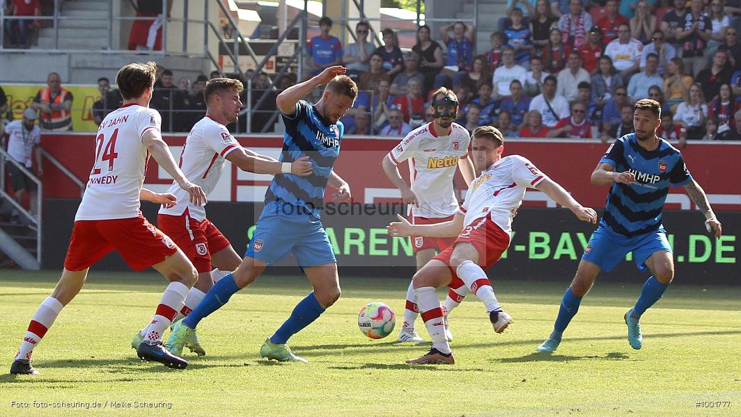 Zweite Liga, Zweite Bundesliga, Voetbal, Teamsport, Sport, Soccer, Regensburg, Saison 2022 2023, Profifußball, Männer, Mannschaftssport, Le Football, Herren, Germany, GER, Fußball, Futbol, Fussball, Fotball, Deutschland, DFL, DEU, Calcio, Jahnstadion, 2022/23, 2. Liga, 2. Fußball-Bundesliga, 2. FBL, 2. Bundesliga, 34. Spieltag, 1.FC, 1 FC Heidenheim 1846, SSV Jahn Regensburg - Bild-ID: 1001777 Zweite Liga, Zweite Bundesliga, Voetbal, Teamsport, Sport, Soccer, Regensburg, Saison 2022 2023, Profifußball, Männer, Mannschaftssport, Le Football, Herren, Germany, GER, Fußball, Futbol, Fussball, Fotball, Deutschland, DFL, DEU, Calcio, Jahnstadion, 2022/23, 2. Liga, 2. Fußball-Bundesliga, 2. FBL, 2. Bundesliga, 34. Spieltag, 1.FC, 1 FC Heidenheim 1846, SSV Jahn Regensburg - Bild-ID: 1001777