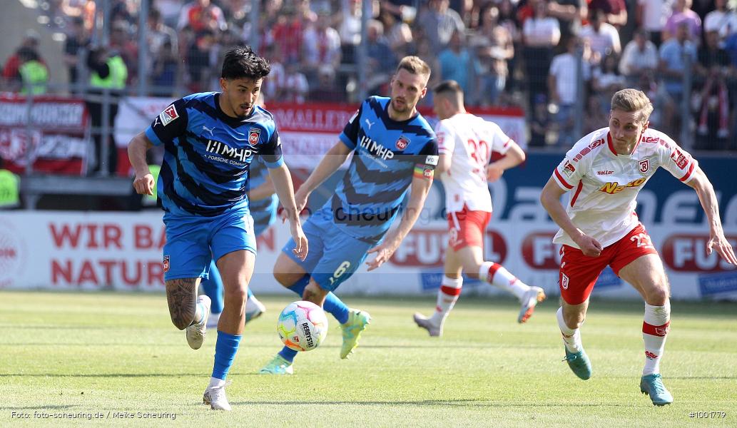 Zweite Liga, Zweite Bundesliga, Voetbal, Teamsport, Sport, Soccer, Regensburg, Saison 2022 2023, Profifußball, Männer, Mannschaftssport, Le Football, Herren, Germany, GER, Fußball, Futbol, Fussball, Fotball, Deutschland, DFL, DEU, Calcio, Jahnstadion, 2022/23, 2. Liga, 2. Fußball-Bundesliga, 2. FBL, 2. Bundesliga, 34. Spieltag, 1.FC, 1 FC Heidenheim 1846, SSV Jahn Regensburg - Bild-ID: 1001779 Zweite Liga, Zweite Bundesliga, Voetbal, Teamsport, Sport, Soccer, Regensburg, Saison 2022 2023, Profifußball, Männer, Mannschaftssport, Le Football, Herren, Germany, GER, Fußball, Futbol, Fussball, Fotball, Deutschland, DFL, DEU, Calcio, Jahnstadion, 2022/23, 2. Liga, 2. Fußball-Bundesliga, 2. FBL, 2. Bundesliga, 34. Spieltag, 1.FC, 1 FC Heidenheim 1846, SSV Jahn Regensburg - Bild-ID: 1001779