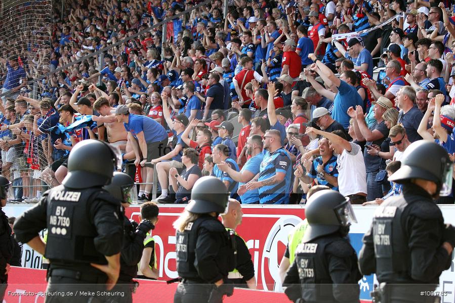 Zweite Liga, Zweite Bundesliga, Voetbal, Teamsport, Sport, Soccer, Regensburg, Saison 2022 2023, Profifußball, Männer, Mannschaftssport, Le Football, Herren, Germany, GER, Fußball, Futbol, Fussball, Fotball, Deutschland, DFL, DEU, Calcio, Jahnstadion, 2022/23, 2. Liga, 2. Fußball-Bundesliga, 2. FBL, 2. Bundesliga, 34. Spieltag, 1.FC, 1 FC Heidenheim 1846, SSV Jahn Regensburg - Bild-ID: 1001783 Zweite Liga, Zweite Bundesliga, Voetbal, Teamsport, Sport, Soccer, Regensburg, Saison 2022 2023, Profifußball, Männer, Mannschaftssport, Le Football, Herren, Germany, GER, Fußball, Futbol, Fussball, Fotball, Deutschland, DFL, DEU, Calcio, Jahnstadion, 2022/23, 2. Liga, 2. Fußball-Bundesliga, 2. FBL, 2. Bundesliga, 34. Spieltag, 1.FC, 1 FC Heidenheim 1846, SSV Jahn Regensburg - Bild-ID: 1001783
