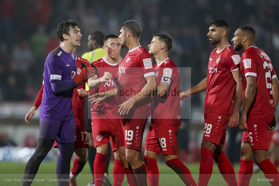 SPO, viertklassig, vierthoechste Spielklasse, Voetbal, Teamsport, Sport, Soccer, Saison 2024 2025, Profifussball, Maenner, Mannschaftssport, Wuerzburg, Le Football, Herren, Germany, GER, Fussball, Futbol, Fussball, Fotball, Viertklassigkeit, Vierte Liga, Deutschland, DFB, DEU, AKON ARENA, Calcio, Regionalliga, Regionalliga Bayern, 2024/25, 15. Spieltag - Bild-ID: 1001883 SPO, viertklassig, vierthoechste Spielklasse, Voetbal, Teamsport, Sport, Soccer, Saison 2024 2025, Profifussball, Maenner, Mannschaftssport, Wuerzburg, Le Football, Herren, Germany, GER, Fussball, Futbol, Fussball, Fotball, Viertklassigkeit, Vierte Liga, Deutschland, DFB, DEU, AKON ARENA, Calcio, Regionalliga, Regionalliga Bayern, 2024/25, 15. Spieltag - Bild-ID: 1001883