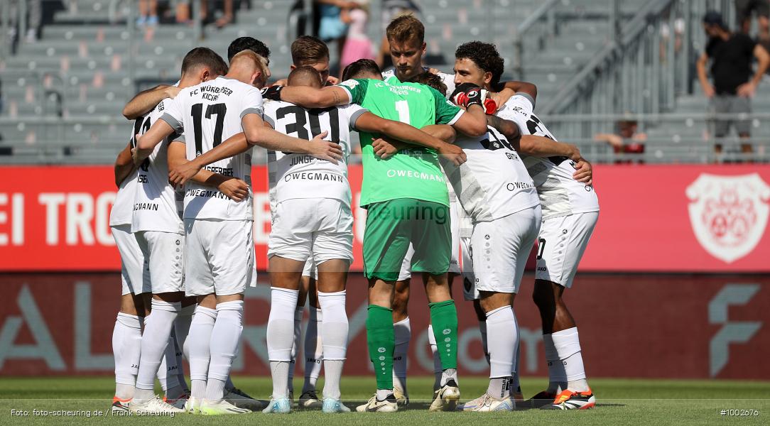SPO, viertklassig, vierthöchste Spielklasse, Voetbal, Teamsport, Sport, Soccer, Saison 2024 2025, Profifußball, Männer, Mannschaftssport, Würzburg, Le Football, Herren, Germany, GER, Fußball, Futbol, Fussball, Fotball, Viertklassigkeit, Vierte Liga, Deutschland, DFB, DEU, AKON ARENA, Calcio, Regionalliga, Regionalliga Bayern, 2024/25, 8. Spieltag - Bild-ID: 1002676 SPO, viertklassig, vierthöchste Spielklasse, Voetbal, Teamsport, Sport, Soccer, Saison 2024 2025, Profifußball, Männer, Mannschaftssport, Würzburg, Le Football, Herren, Germany, GER, Fußball, Futbol, Fussball, Fotball, Viertklassigkeit, Vierte Liga, Deutschland, DFB, DEU, AKON ARENA, Calcio, Regionalliga, Regionalliga Bayern, 2024/25, 8. Spieltag - Bild-ID: 1002676