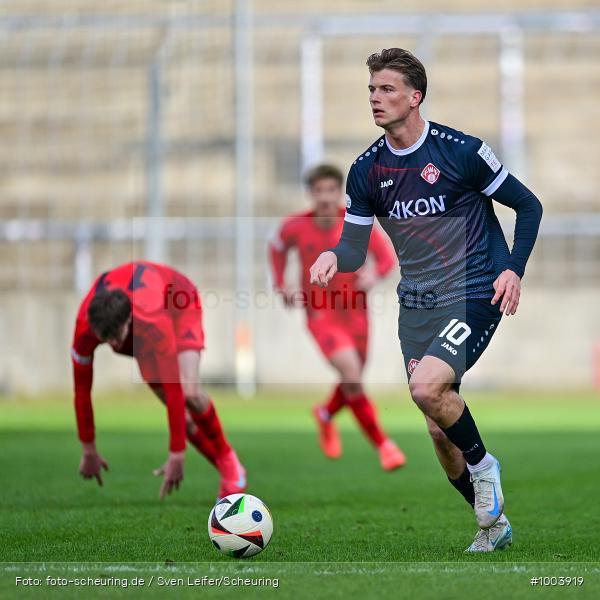 viertklassig, vierthöchste Spielklasse, Voetbal, Teamsport, Sport, Soccer, Saison 2024 2025, Profifußball, Männer, Mannschaftssport, München, Le Football, Herren, Germany, GER, Fußball, Futbol, Fussball, Fotball, Viertklassigkeit, Vierte Liga, Deutschland, DFB, DEU, Stadion an der Grünwalder Straße, Calcio, Regionalliga, Regionalliga Bayern, 2024/25, 01.03.2025, 23. Spieltag - Bild-ID: 1003919 viertklassig, vierthöchste Spielklasse, Voetbal, Teamsport, Sport, Soccer, Saison 2024 2025, Profifußball, Männer, Mannschaftssport, München, Le Football, Herren, Germany, GER, Fußball, Futbol, Fussball, Fotball, Viertklassigkeit, Vierte Liga, Deutschland, DFB, DEU, Stadion an der Grünwalder Straße, Calcio, Regionalliga, Regionalliga Bayern, 2024/25, 01.03.2025, 23. Spieltag - Bild-ID: 1003919