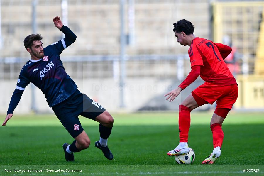 viertklassig, vierthöchste Spielklasse, Voetbal, Teamsport, Sport, Soccer, Saison 2024 2025, Profifußball, Männer, Mannschaftssport, München, Le Football, Herren, Germany, GER, Fußball, Futbol, Fussball, Fotball, Viertklassigkeit, Vierte Liga, Deutschland, DFB, DEU, Stadion an der Grünwalder Straße, Calcio, Regionalliga, Regionalliga Bayern, 2024/25, 01.03.2025, 23. Spieltag - Bild-ID: 1003925 viertklassig, vierthöchste Spielklasse, Voetbal, Teamsport, Sport, Soccer, Saison 2024 2025, Profifußball, Männer, Mannschaftssport, München, Le Football, Herren, Germany, GER, Fußball, Futbol, Fussball, Fotball, Viertklassigkeit, Vierte Liga, Deutschland, DFB, DEU, Stadion an der Grünwalder Straße, Calcio, Regionalliga, Regionalliga Bayern, 2024/25, 01.03.2025, 23. Spieltag - Bild-ID: 1003925