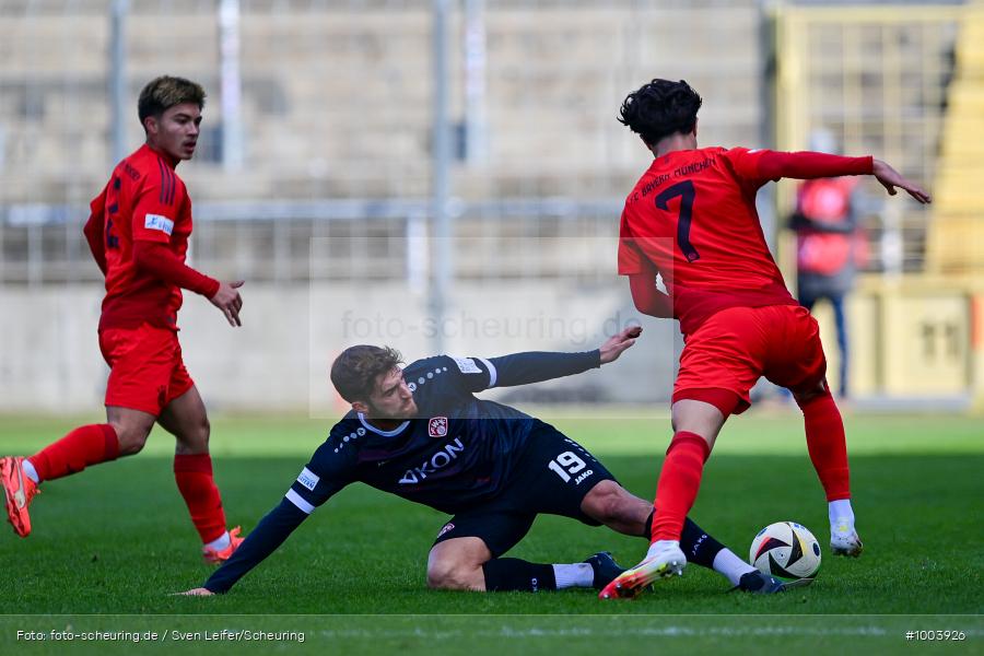 viertklassig, vierthöchste Spielklasse, Voetbal, Teamsport, Sport, Soccer, Saison 2024 2025, Profifußball, Männer, Mannschaftssport, München, Le Football, Herren, Germany, GER, Fußball, Futbol, Fussball, Fotball, Viertklassigkeit, Vierte Liga, Deutschland, DFB, DEU, Stadion an der Grünwalder Straße, Calcio, Regionalliga, Regionalliga Bayern, 2024/25, 01.03.2025, 23. Spieltag - Bild-ID: 1003926 viertklassig, vierthöchste Spielklasse, Voetbal, Teamsport, Sport, Soccer, Saison 2024 2025, Profifußball, Männer, Mannschaftssport, München, Le Football, Herren, Germany, GER, Fußball, Futbol, Fussball, Fotball, Viertklassigkeit, Vierte Liga, Deutschland, DFB, DEU, Stadion an der Grünwalder Straße, Calcio, Regionalliga, Regionalliga Bayern, 2024/25, 01.03.2025, 23. Spieltag - Bild-ID: 1003926