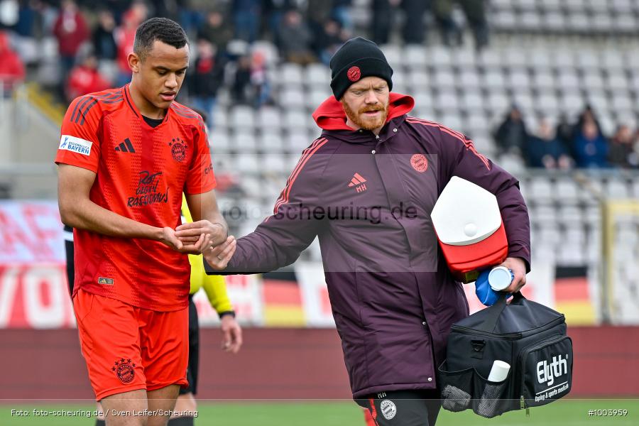 viertklassig, vierthöchste Spielklasse, Voetbal, Teamsport, Sport, Soccer, Saison 2024 2025, Profifußball, Männer, Mannschaftssport, München, Le Football, Herren, Germany, GER, Fußball, Futbol, Fussball, Fotball, Viertklassigkeit, Vierte Liga, Deutschland, DFB, DEU, Stadion an der Grünwalder Straße, Calcio, Regionalliga, Regionalliga Bayern, 2024/25, 01.03.2025, 23. Spieltag - Bild-ID: 1003959 viertklassig, vierthöchste Spielklasse, Voetbal, Teamsport, Sport, Soccer, Saison 2024 2025, Profifußball, Männer, Mannschaftssport, München, Le Football, Herren, Germany, GER, Fußball, Futbol, Fussball, Fotball, Viertklassigkeit, Vierte Liga, Deutschland, DFB, DEU, Stadion an der Grünwalder Straße, Calcio, Regionalliga, Regionalliga Bayern, 2024/25, 01.03.2025, 23. Spieltag - Bild-ID: 1003959