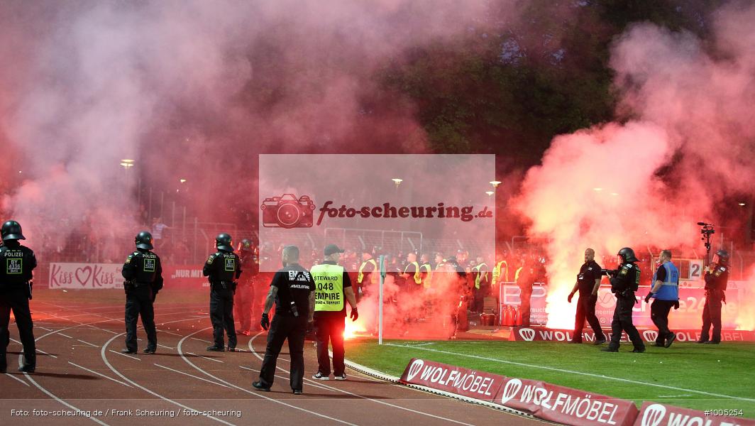 CT, viertklassig, vierthöchste Spielklasse, Voetbal, Teamsport, Sport, Soccer, Saison 2024 2025, Profifußball, Männer, Mannschaftssport, Schweinfurt, Le Football, Herren, Germany, GER, Fußball, Futbol, Fussball, Fotball, Viertklassigkeit, Vierte Liga, Deutschland, DFB, DEU, Sachs-Stadion, Calcio, Regionalliga, Regionalliga Bayern, 2024/25, 02.05.2025, 32. Spieltag - Bild-ID: 1005254 CT, viertklassig, vierthöchste Spielklasse, Voetbal, Teamsport, Sport, Soccer, Saison 2024 2025, Profifußball, Männer, Mannschaftssport, Schweinfurt, Le Football, Herren, Germany, GER, Fußball, Futbol, Fussball, Fotball, Viertklassigkeit, Vierte Liga, Deutschland, DFB, DEU, Sachs-Stadion, Calcio, Regionalliga, Regionalliga Bayern, 2024/25, 02.05.2025, 32. Spieltag - Bild-ID: 1005254