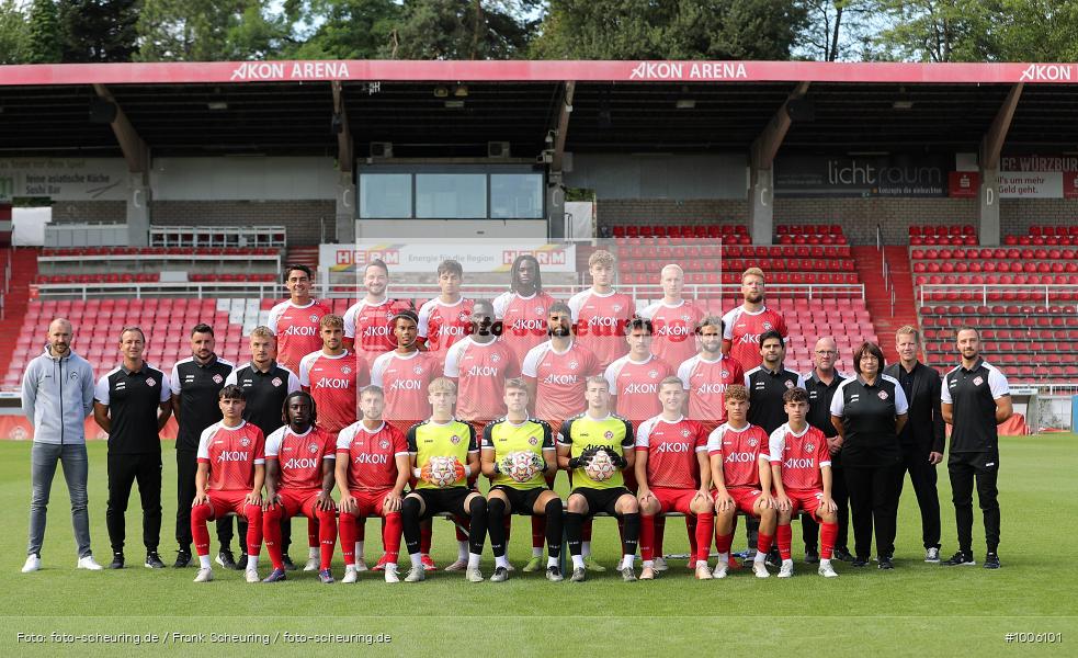 GER, Fußbal, Pressetermin, Präsentation, Vorstellung, Totale, Kader, Squad, Team photoshoot, Mannschaftsfoto, Porträttermin 2025/2026, Regionalliga Bayern, FC Würzburger Kickers - Bild-ID: 1006101