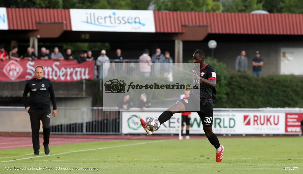 viertklassig, vierthöchste Spielklasse, Voetbal, Teamsport, Sport, Soccer, Saison 2025 2026, Profifußball, Männer, Mannschaftssport, Illertissen, Le Football, Herren, Germany, GER, Fußball, Futbol, Fussball, Fotball, Viertklassigkeit, Vierte Liga, Deutschland, DFB, DEU, Vöhlin-Stadion, Calcio, Regionalliga, Regionalliga Bayern, 2025/26, 25.07.2025, 1. Spieltag - Bild-ID: 1006253