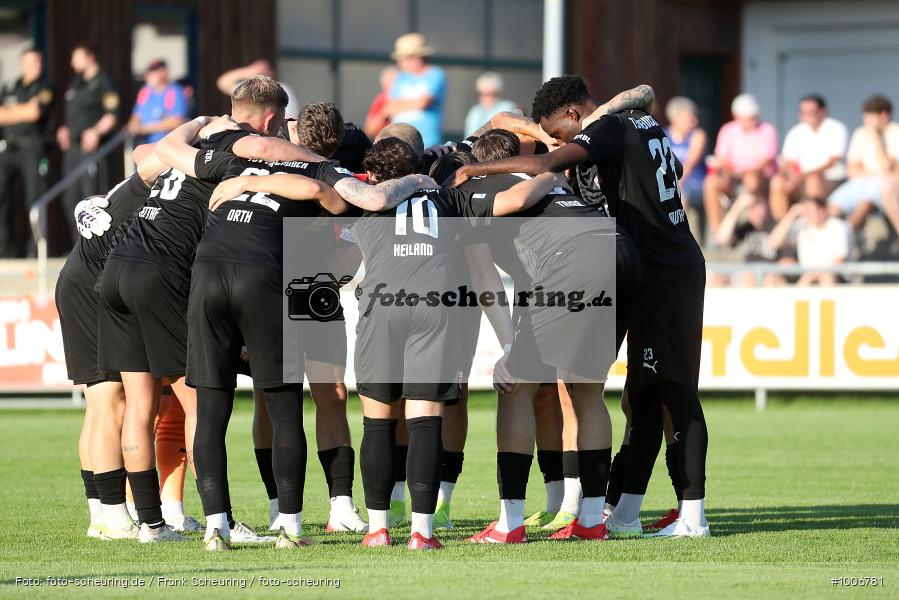 viertklassig, vierthöchste Spielklasse, Voetbal, Teamsport, Sport, Soccer, Saison 2025 2026, Profifußball, Männer, Mannschaftssport, Buchbach, Le Football, Herren, Germany, GER, Fußball, Futbol, Fussball, Fotball, Viertklassigkeit, Vierte Liga, Deutschland, DFB, DEU, SMR-Arena, Calcio, Regionalliga, Regionalliga Bayern, 2025/26, 08.08.2025, 3. Spieltag - Bild-ID: 1006781