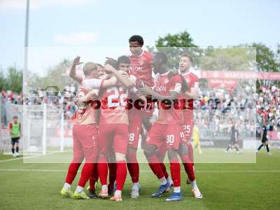 Fotos von FC Würzburger Kickers- SV Wacker Burghausen auf foto-scheuring.de